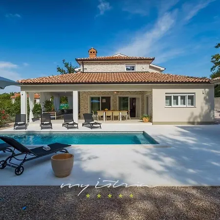 Villa Magdalena Villa *
